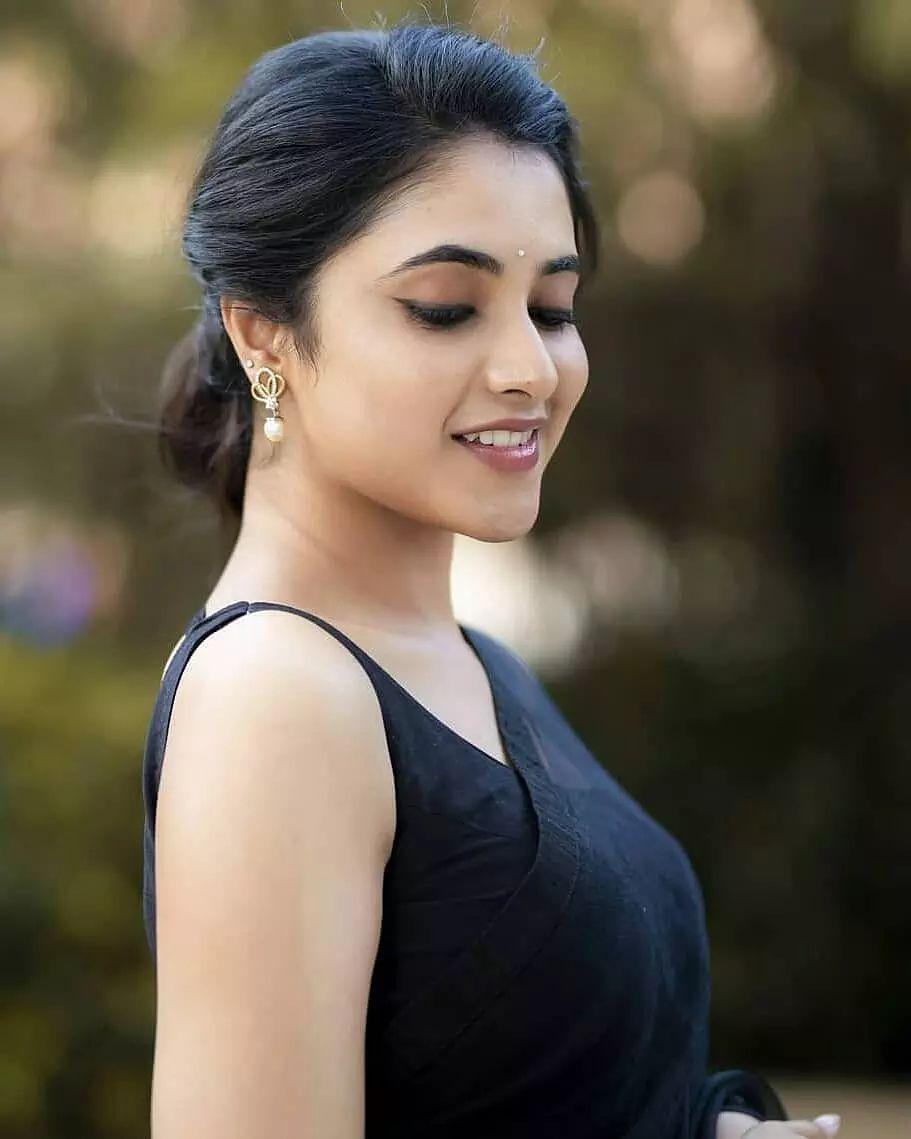 Priyanka Mohan Hot Photos Pics New Images Wallpapers