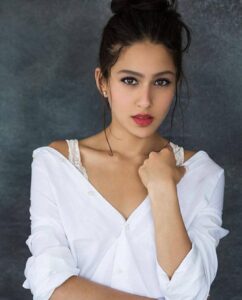 Sara Ali Khan Hot Pics, Photos, Bikini Images & Navel Cleavage
