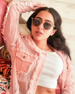 Sara Ali Khan Hot Pics, Photos, Bikini Images & Navel Cleavage