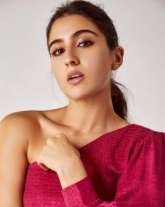 Sara Ali Khan Hot Pics, Photos, Bikini Images & Navel Cleavage